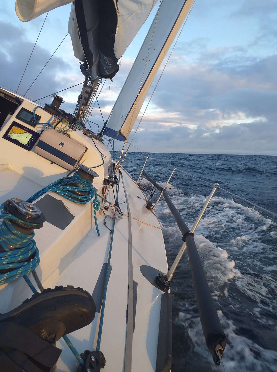 Wild West Sailing - Low side